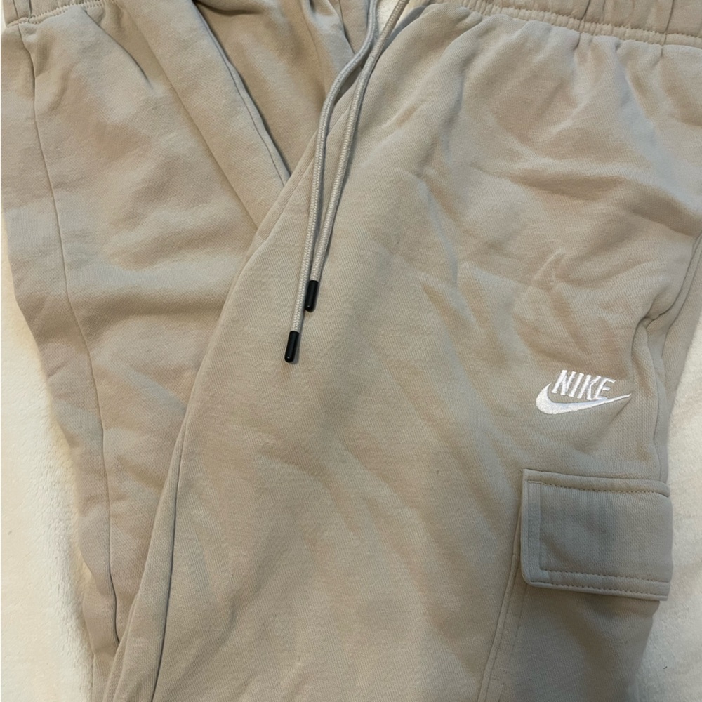 Nike cargo jogger in perfect condition - worn once - size : XS
